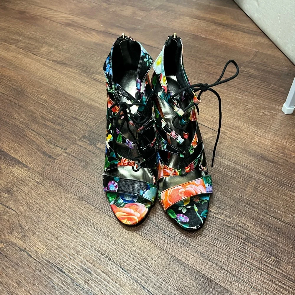 Madden Girl Raceyyy Floral Lace Up Heels With Zipper Back Size 10
